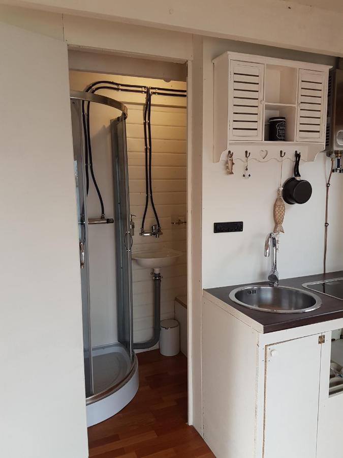 Saunainsel - Hausboot Mit Schwimmender Sauna, Hottub Und Tretboot In * Berlijn